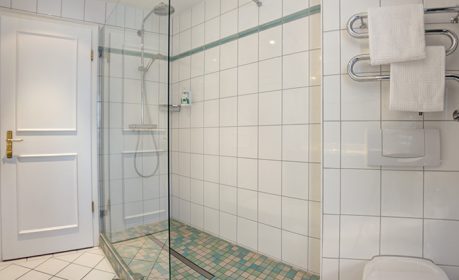 Strandhotel Sylt Junior Suite Badezimmer Dusche